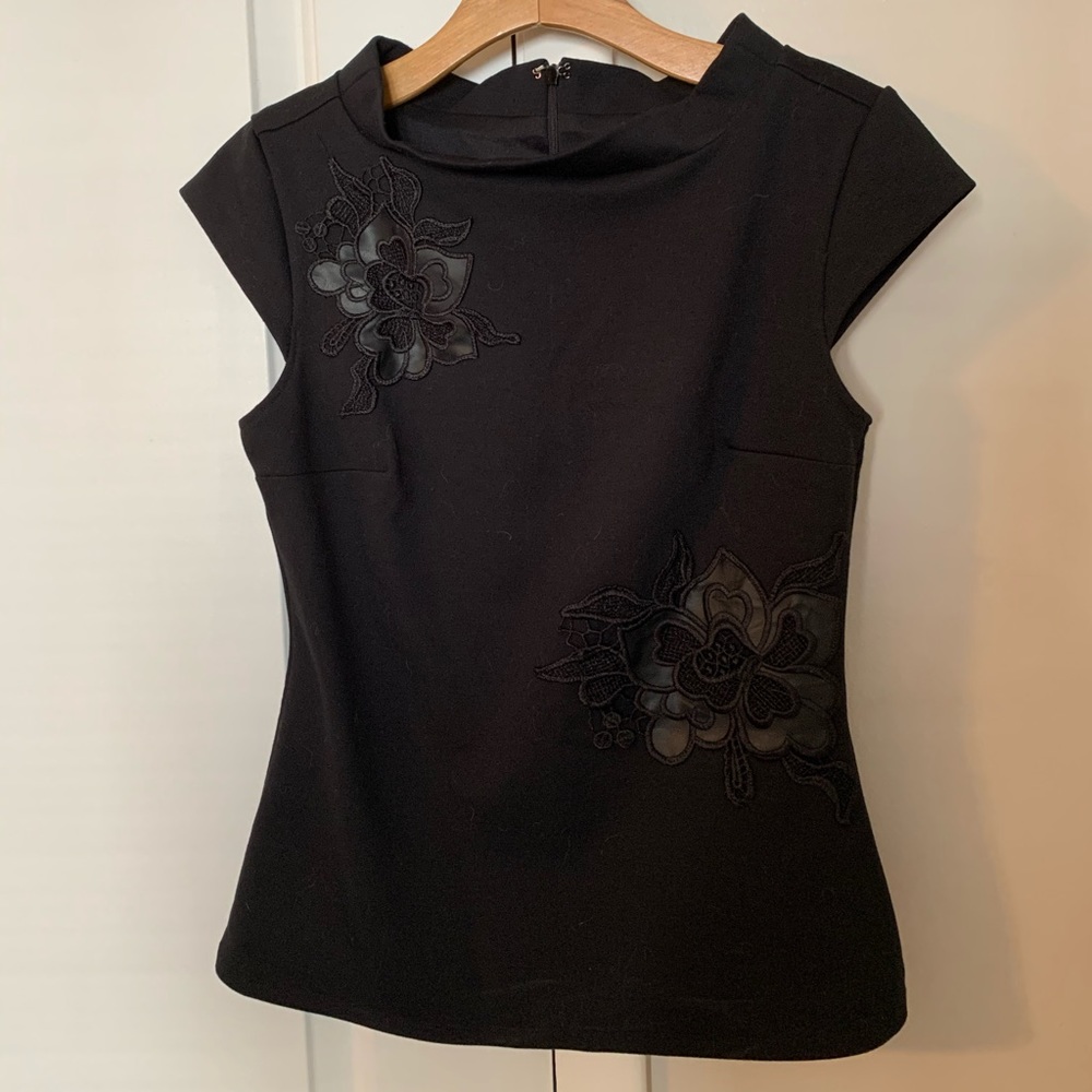 Women’s Sassy New York & Co Floral Blouse 💋
